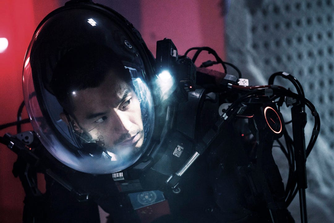 刘慈欣的电车难题 春节期间上映的电影 最为热议的就是 流浪地球 此片号称国产第一部硬科幻电影 在 By More Less The Initium Medium