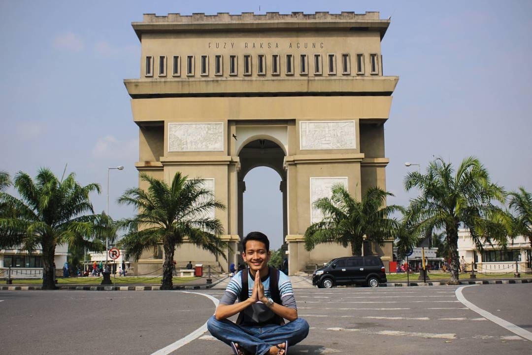 Indonesia Rasa Luar Negeri Monumen Simpang Lima Gumul Di Kediri