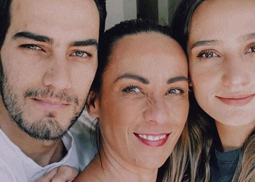 Consuelo Duval se toma foto con sus hijos y descubre algo que no estaba