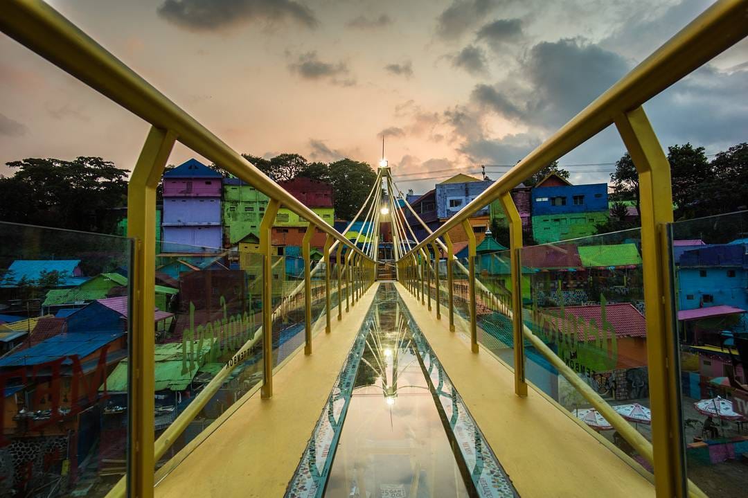 Kampung Warna Warni Jodipan Di Malang Kini Punya Jembatan Kaca Kampung Warna Warni Jodipan Di Malang Kini Punya Jembatan Kaca