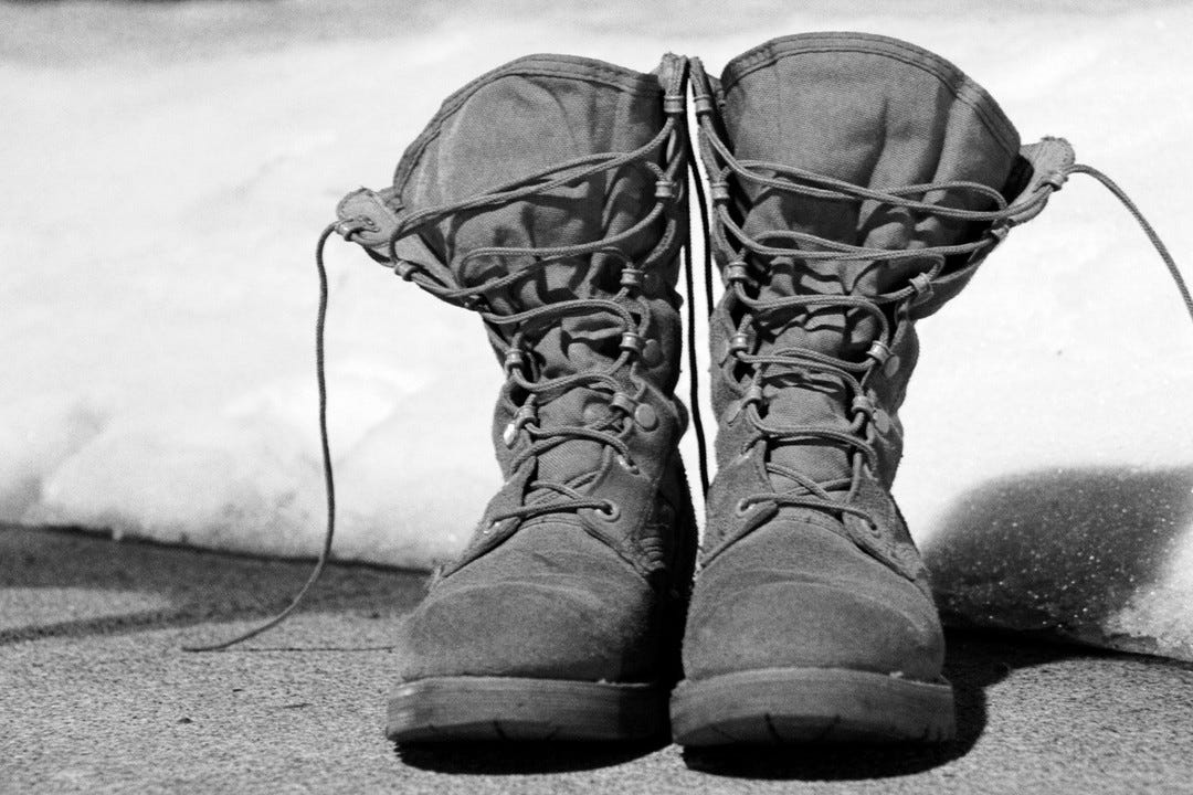 When to tie your own laces — Bootstrapping vs. Fundraising | by Matt ...