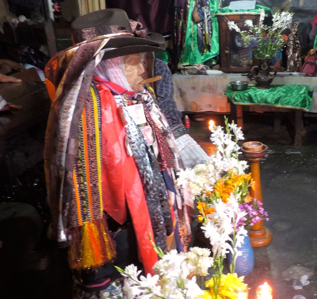 Maximon, deidad guatemalteca que tiene un sospechoso parecido con nuestro ego.