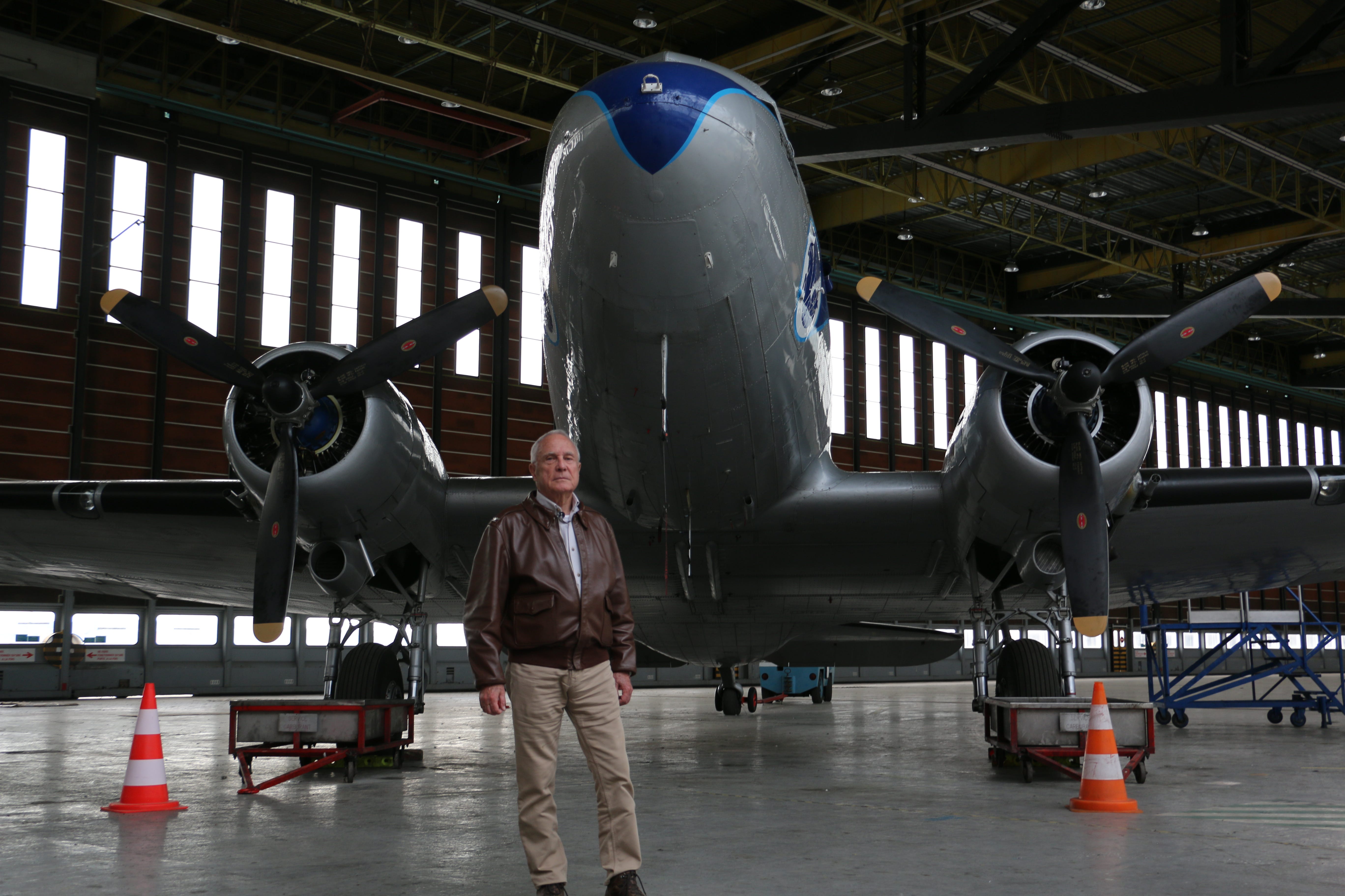 Avec Le Pilote Dun Avion De Légende Targo Medium - 