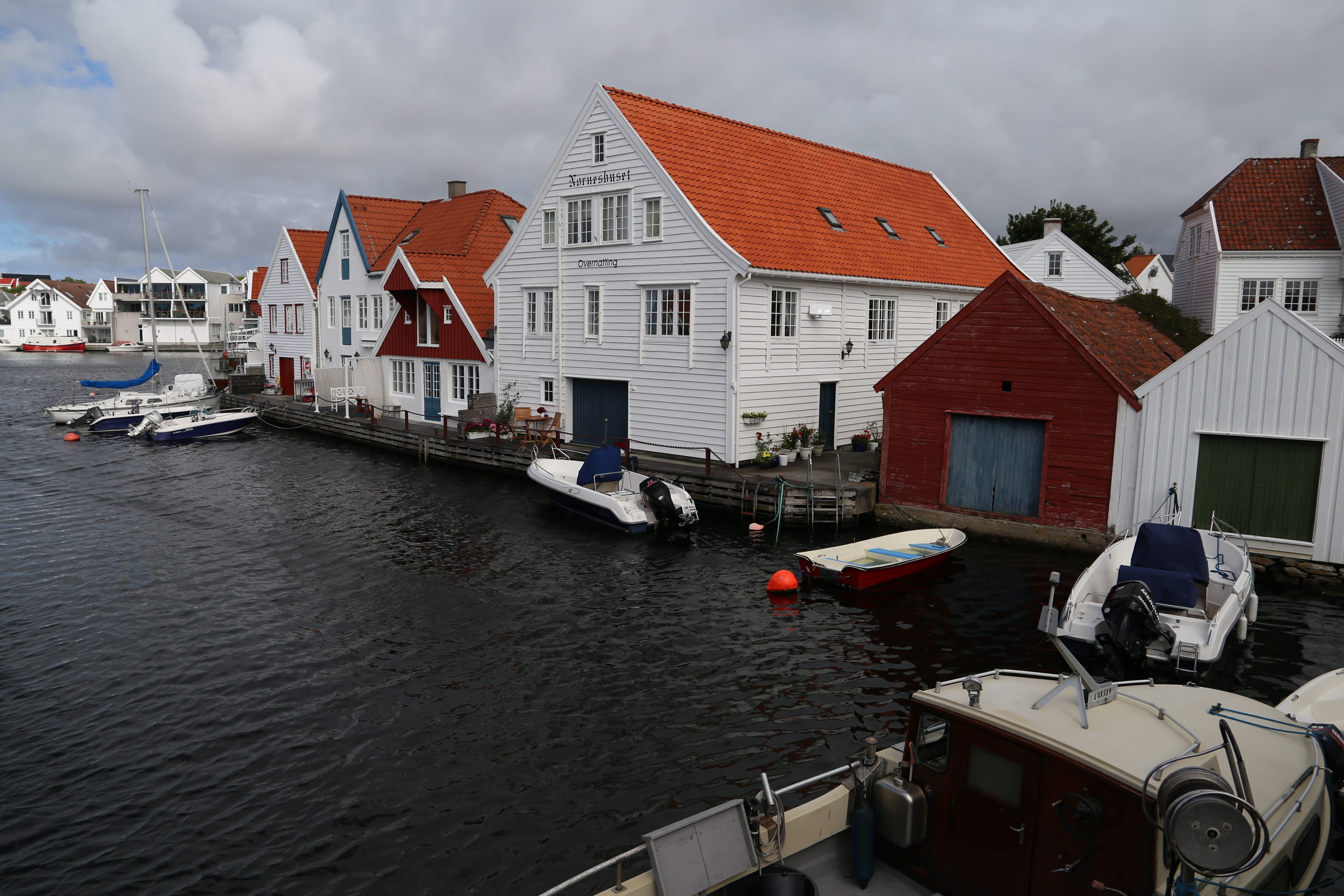 16 Insel Karmøy. Wilde Ecken und die schöne Stadt… by Theresa