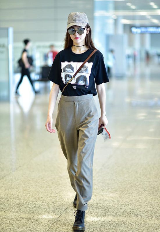 Cargo pants and graphic tee Clearance