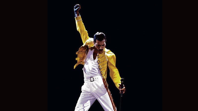 freddy-mercury-with-one-arm-up