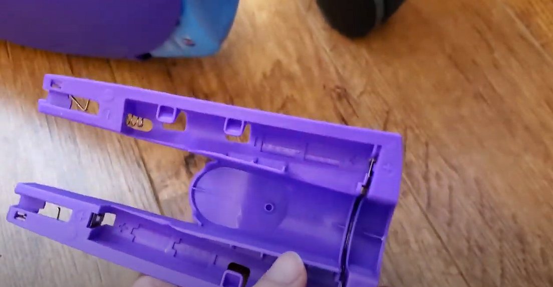 How to Install New Batteries in the Swiffer Wetjet by Thomas Smith