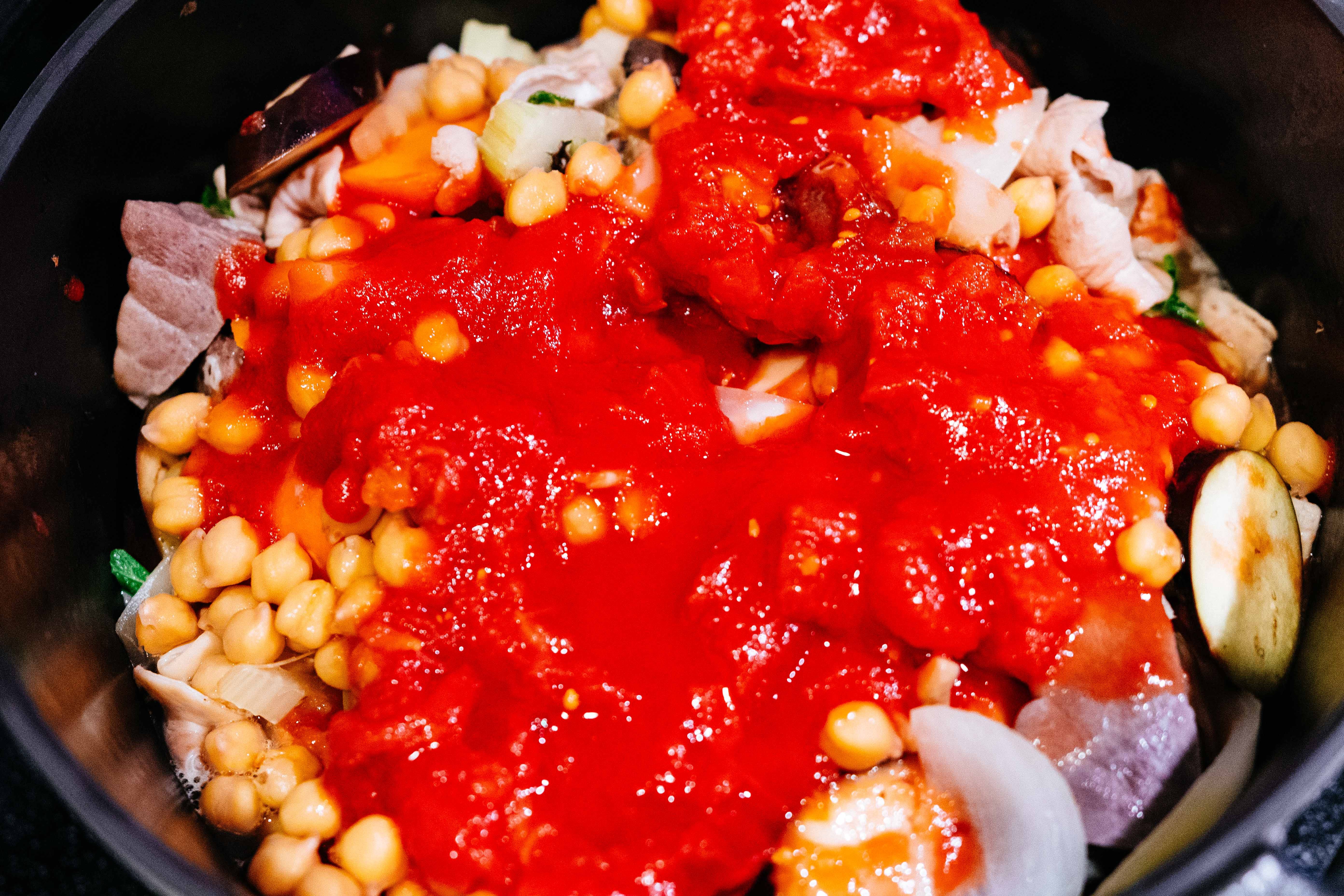 豚モツとフワのトマト煮込み 煮込んだ 008 By Junicci Hayakawa 早川 純一 ククブク