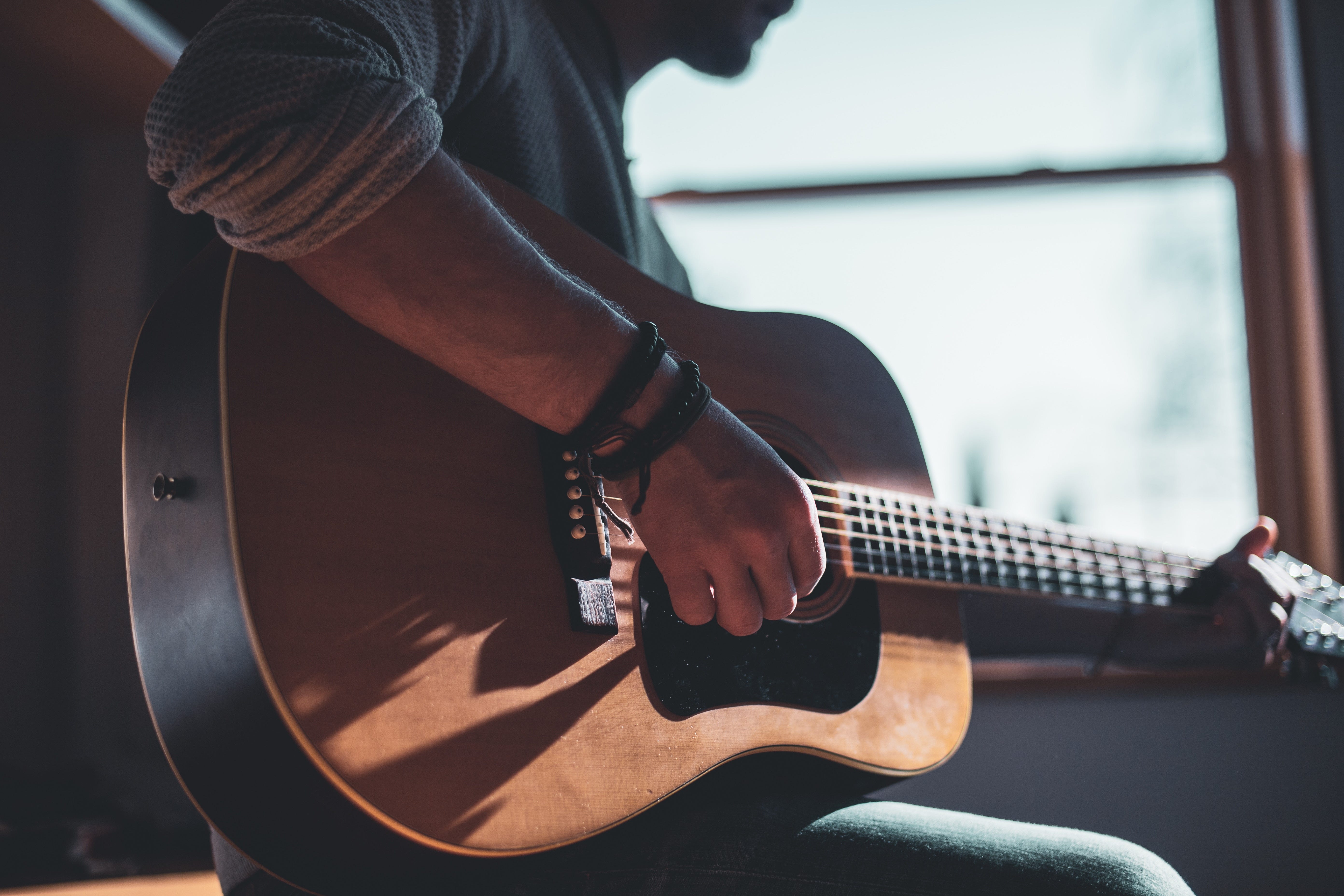 Playing the guitar and learning a foreign language by