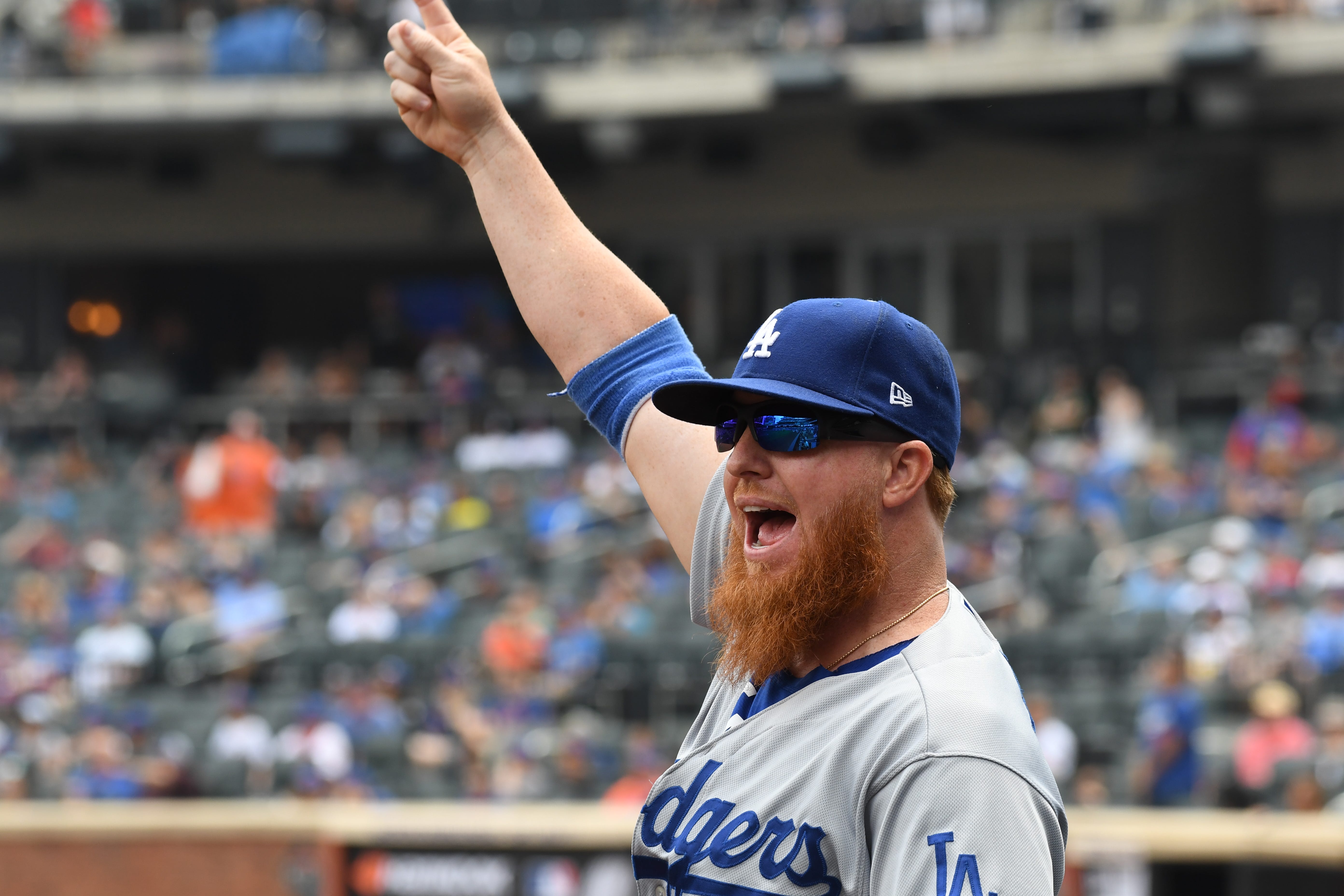 Justin Turner returns to starting lineup for series finale in Milwaukee