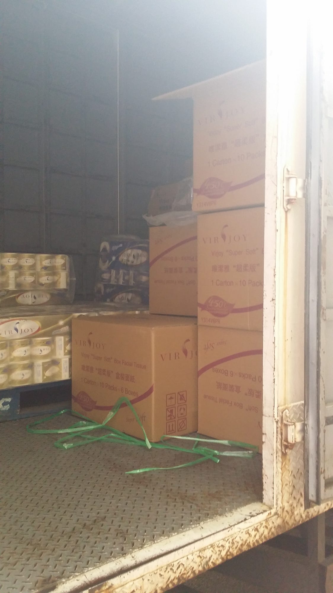 The Use of Cardboard Boxes reflect Hong Kong Life Style and Material