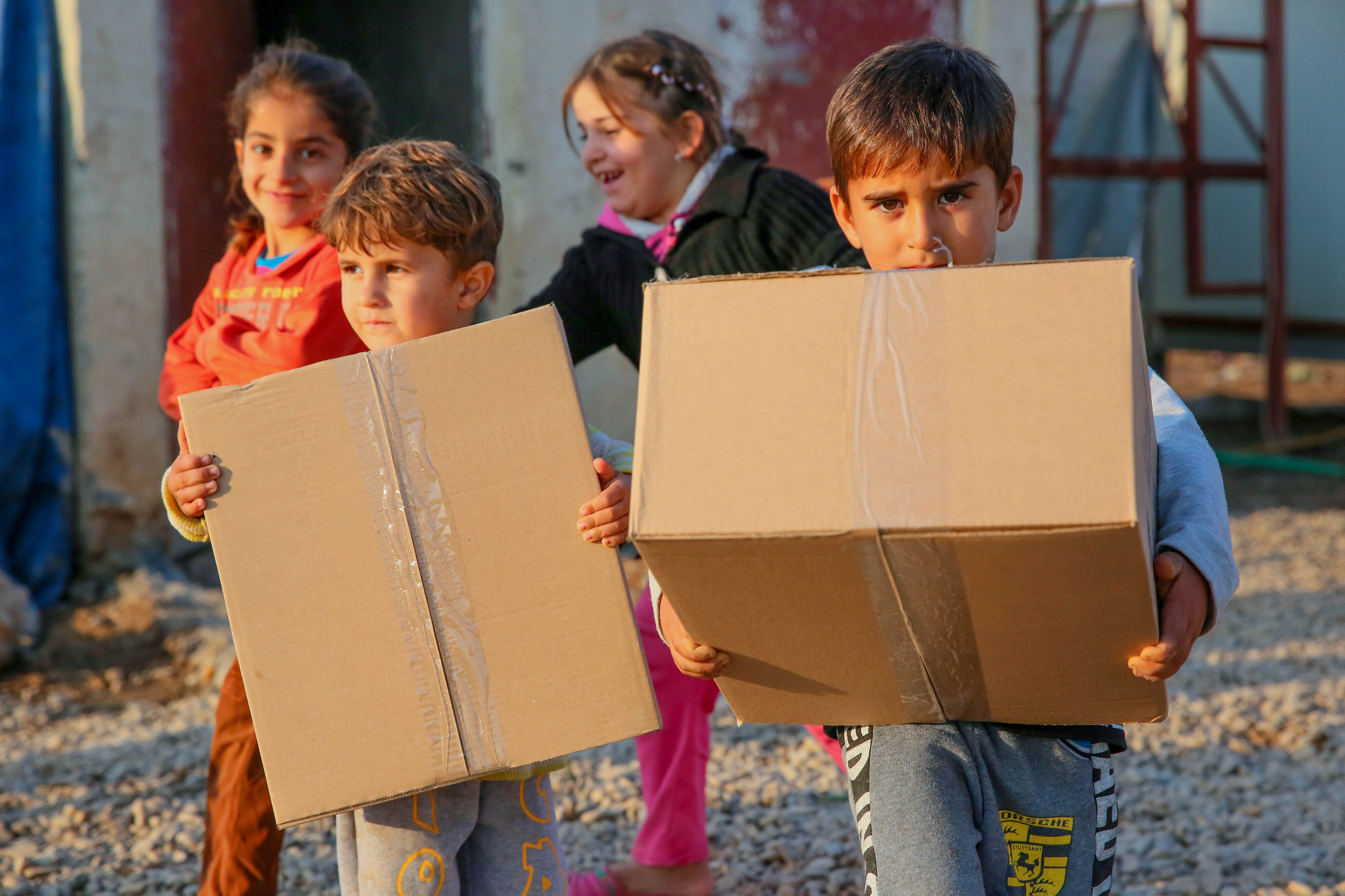 اليونيسف توزع الملابس الشتوية على 639 082 طفل في جميع أنحاء العراق By Unicef Iraq قصص من منظمة اليونيسف في العراق Medium