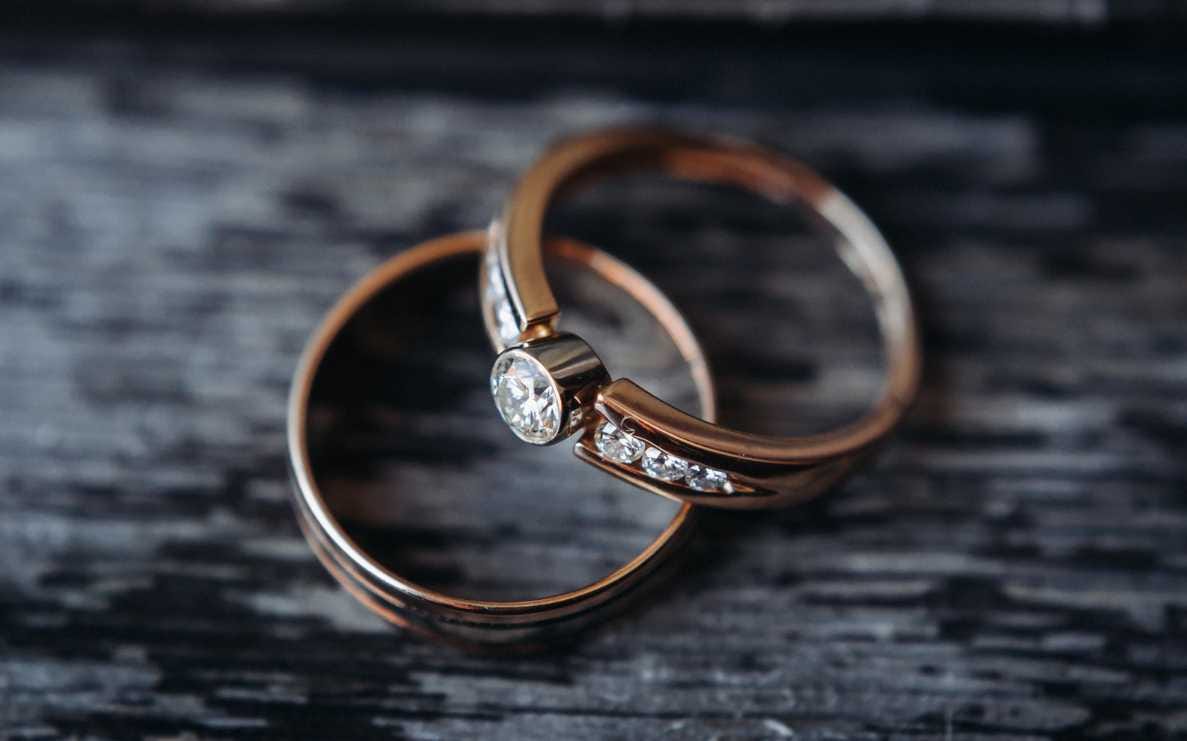 Promise ring vs engagement ring. Two rings that are part of a couple’s