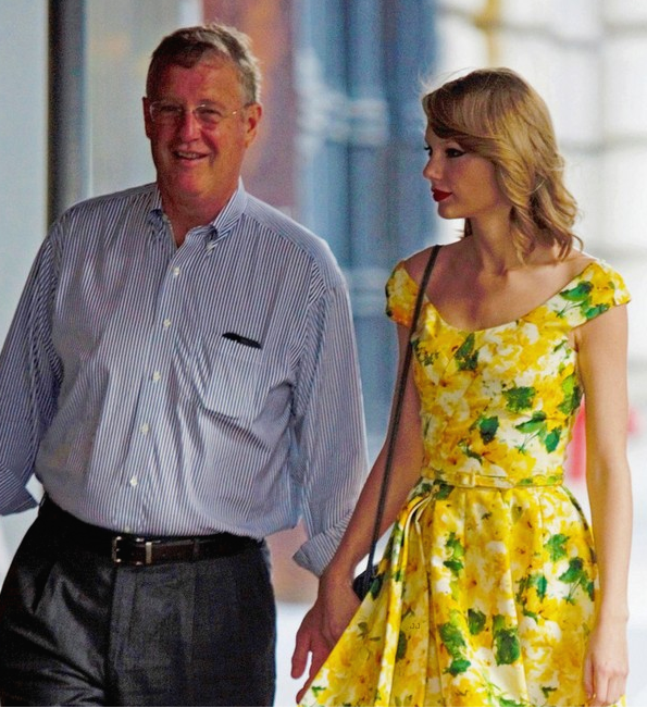 Taylor Swift Buys Dad Lunch Impish Inc Medium