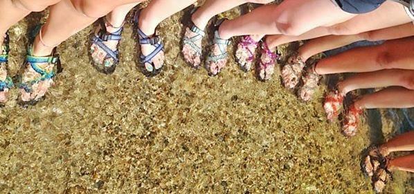 how to wear chacos with toe loop