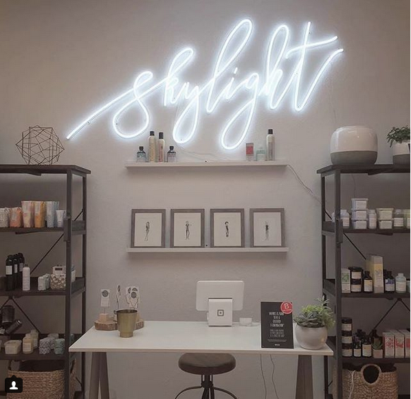 Attractive Ideas To Beautify With Letters And Neon Lights Using