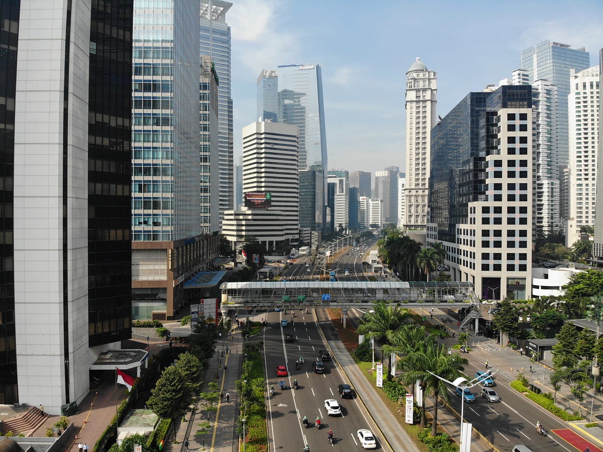 Analyzing Indonesia’s Income Inequality in Cities through Spatial Clustering Approaches