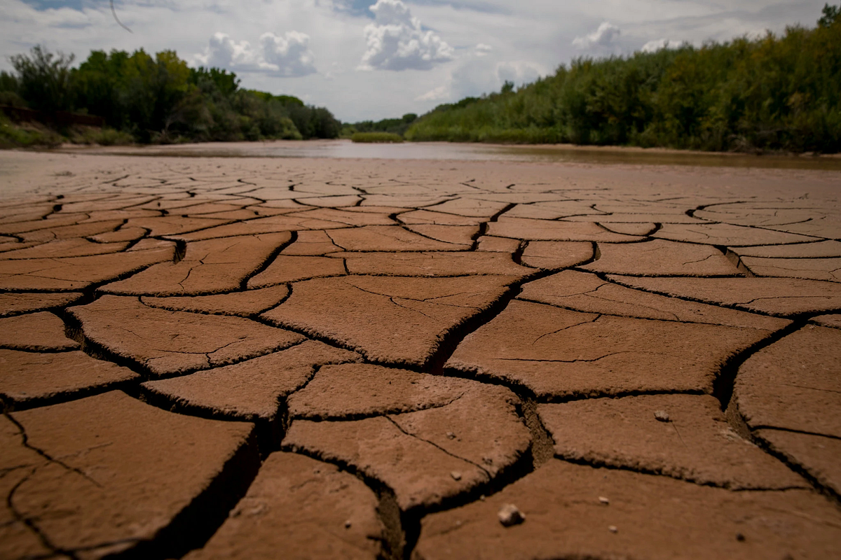 Western US scrambling for water in expanding drought