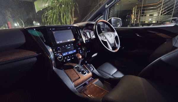 18 Toyota Alphard Price Specs And Release Date By Amathokage Medium 18 Toyota Alphard Price Specs And Release Date By Amathokage Medium