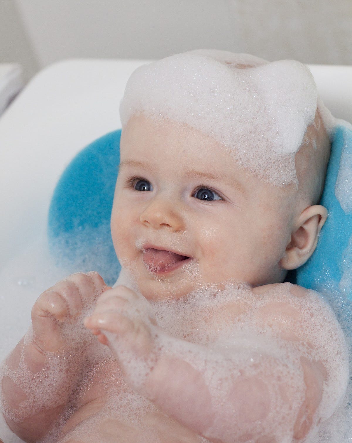 9 steps guide to bathing a newborn baby by Roopali Kadam Medium