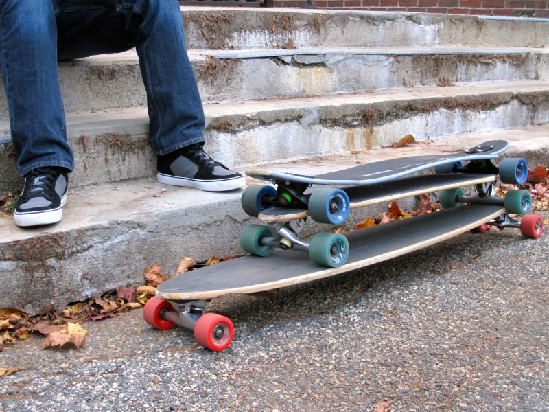 calcium eerlijk rekruut What Is the Difference Between Longboard and Skateboard? | by Inmotion  Global | Medium