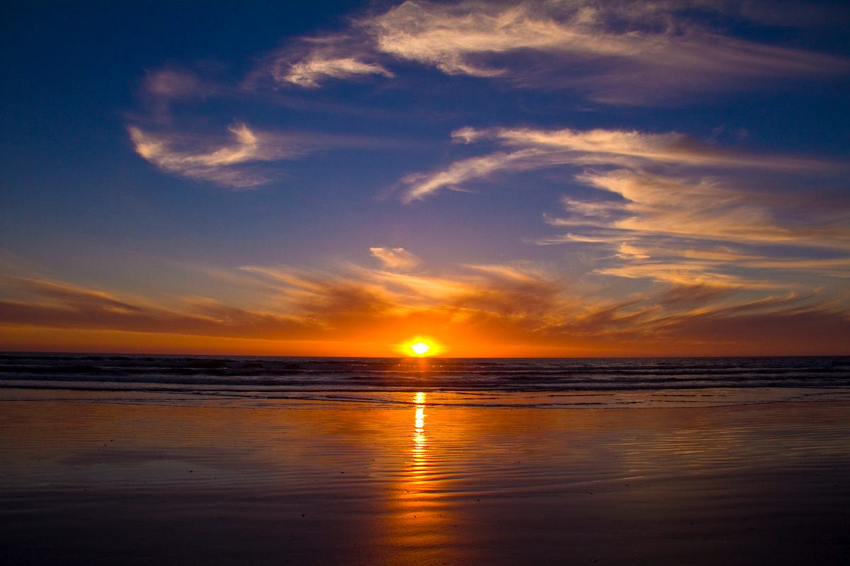 Ocean Sunset. The great fiery ball drops in the west | by Randy
