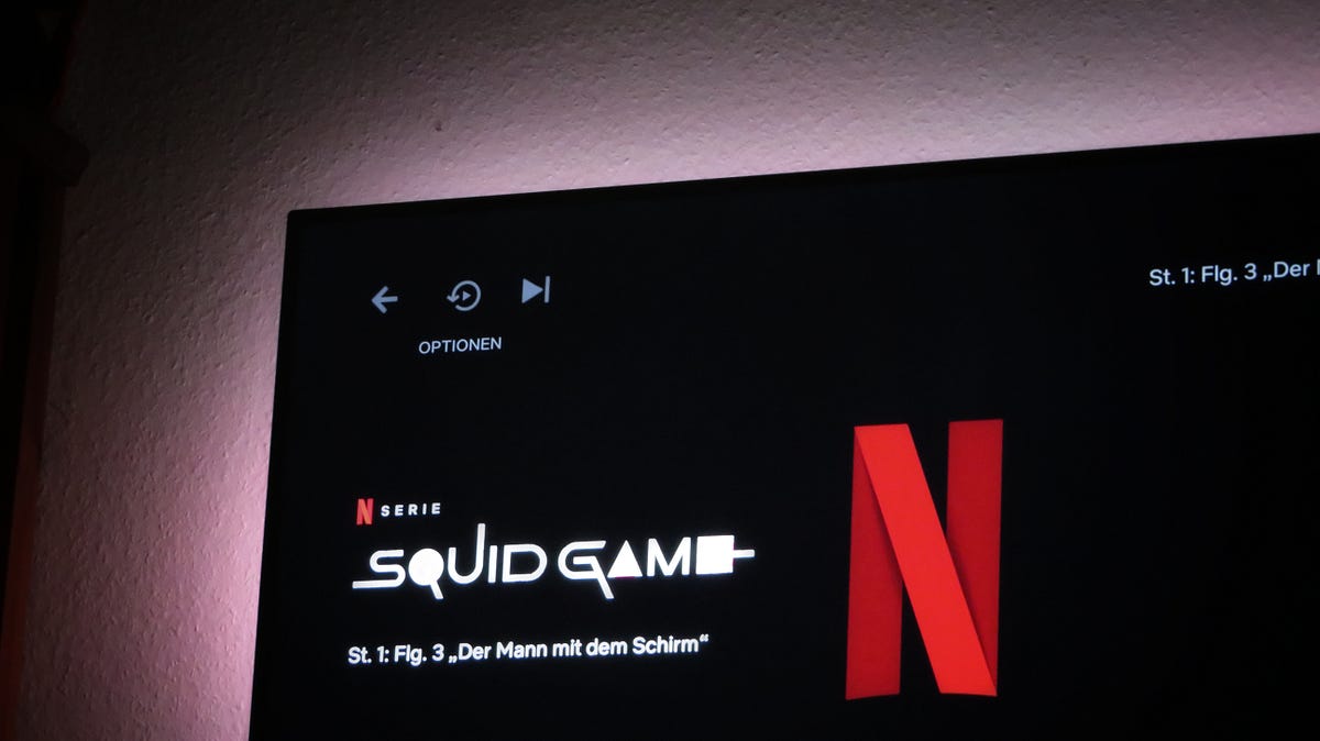 How did Twitter react to Netflix's hit series — Squid Game? | by fylim |  Medium