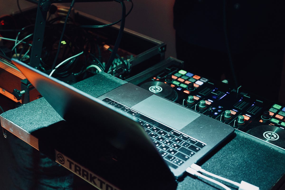Why do DJs use MacBooks?. There are several reasons by Jakub Jirak