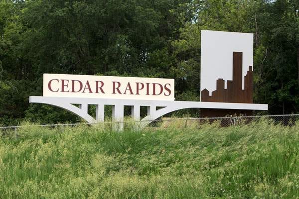 Welcome to Cedar Rapids Iowa sign