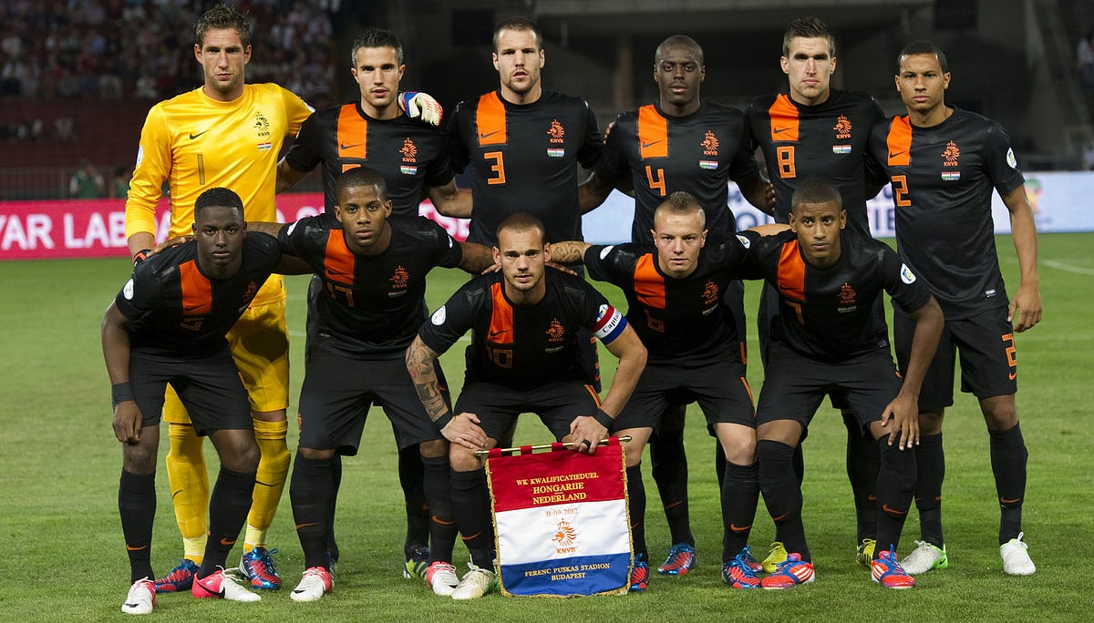 Black is the new Orange. Quando a Holanda vestiu preto em vez de… | by  Stormy | Medium