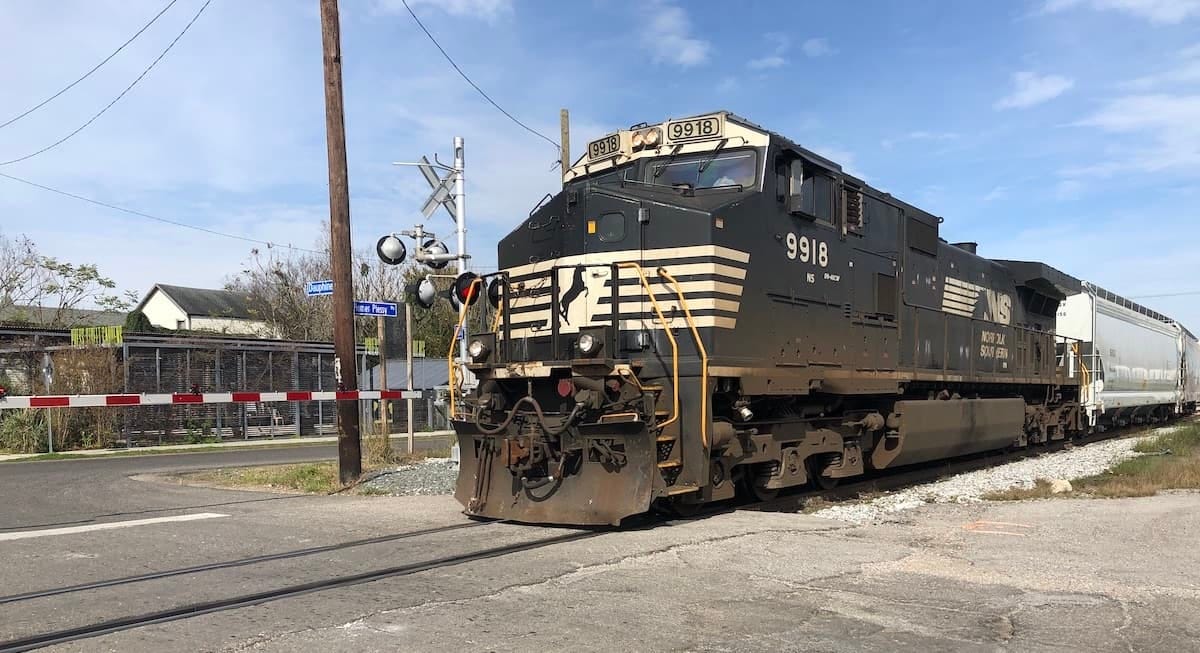 train horn sounds for trucks