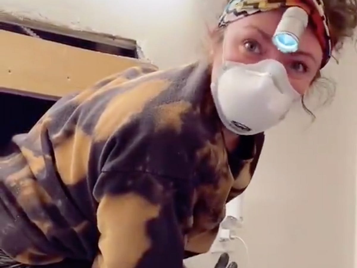 This Woman Found A Whole-Ass Apartment Behind Her Mirror And I Want My Mommy