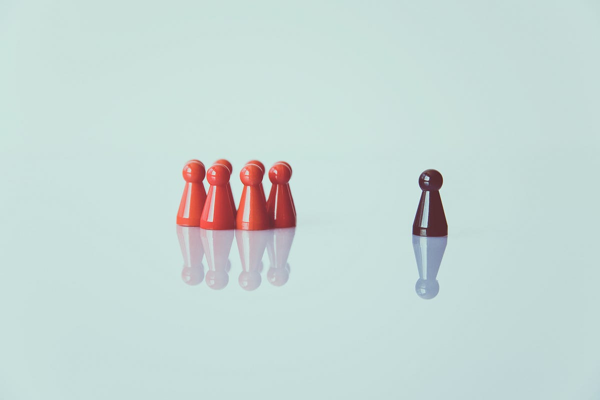 3 Ways to Distinguish a Leader From a Mere Follower