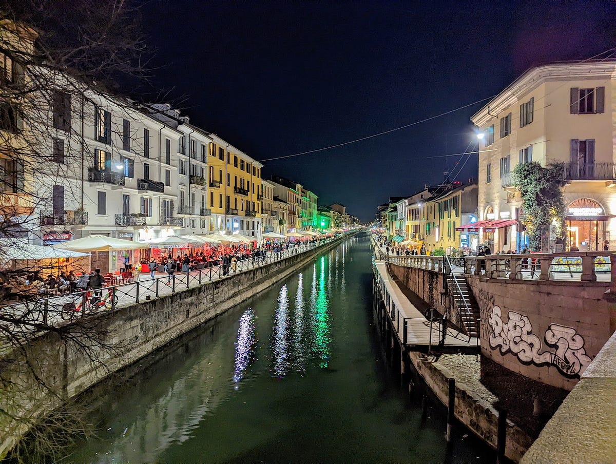 The Navigli Grande Neighborhood. A trendy place for dinner and nightlife |  by Tom Comerford | Casa NoLo Milano | Medium