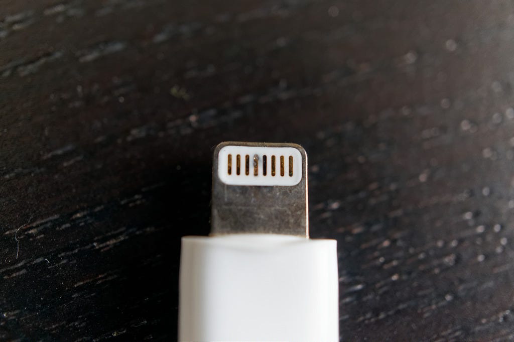 Lightningが焦げた！  by toshixvuk  Old blog archives  Medium