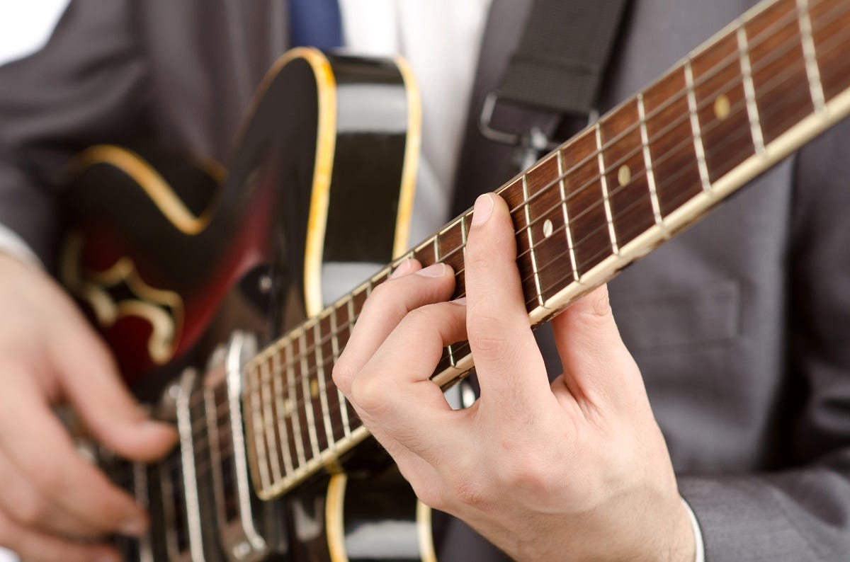 Learn to Play Guitar Online — The Necessary Guitar Lesson Tools