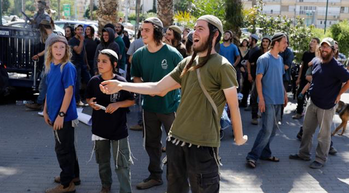 Israeli settlers spread coronavirus fear by spitting on Palestinian cars