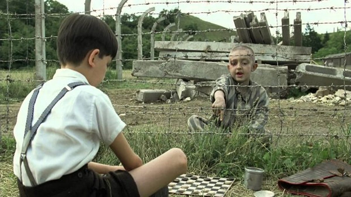 A bolha social que os nazistas viviam no filme O menino de pijama listrado  | by Jaqueline Peixer | Louca por História | Medium