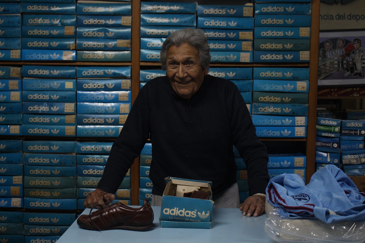 es Carlos el “embajador” Adidas en Argentina? | by Juan II | Medium