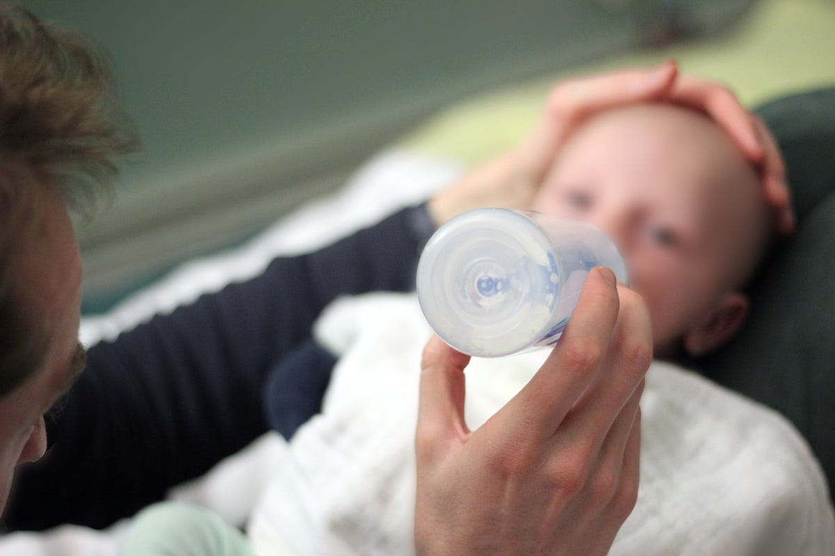 breastfeeding and formula newborn