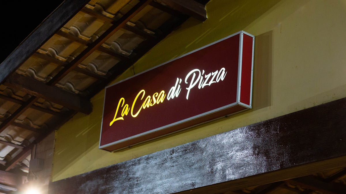 La Casa de Pizza: conhecendo a lendária pizza de metro | by Lanche ...