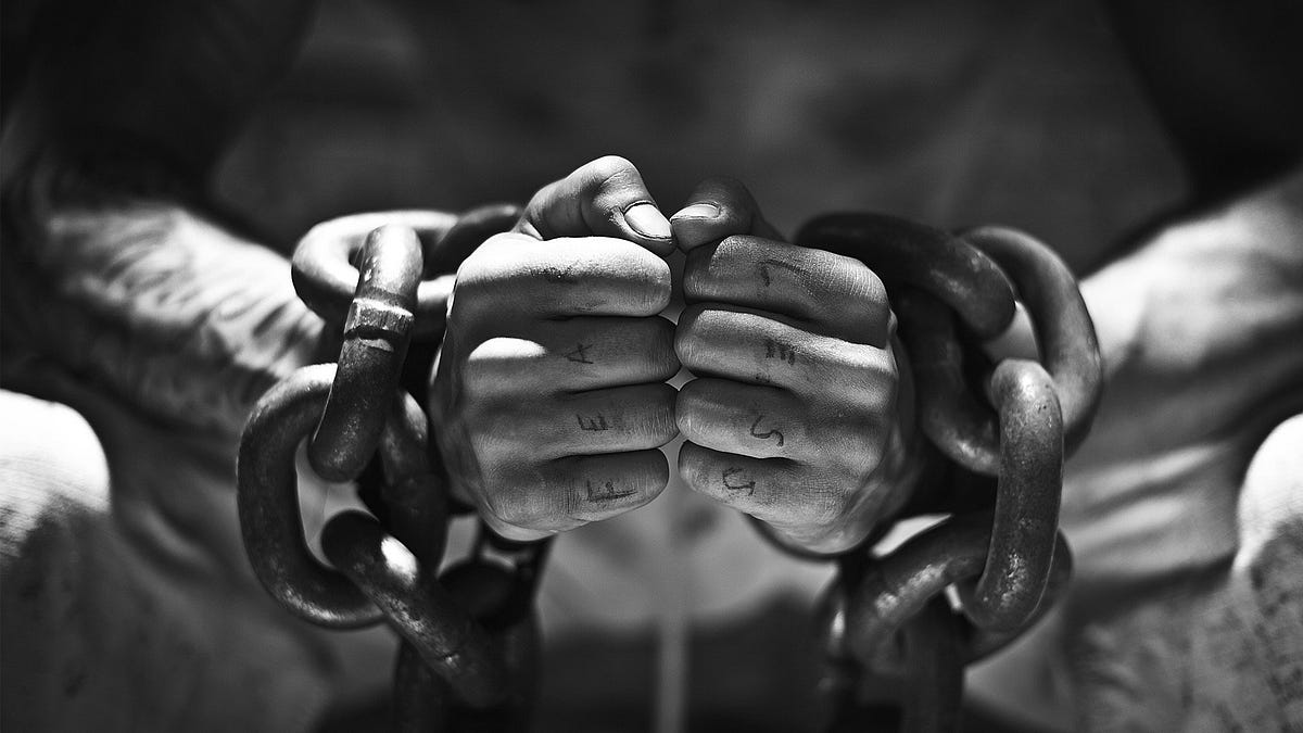 La soumission. Pourquoi suivons-nous les règles qui… | by Khalilus | Medium