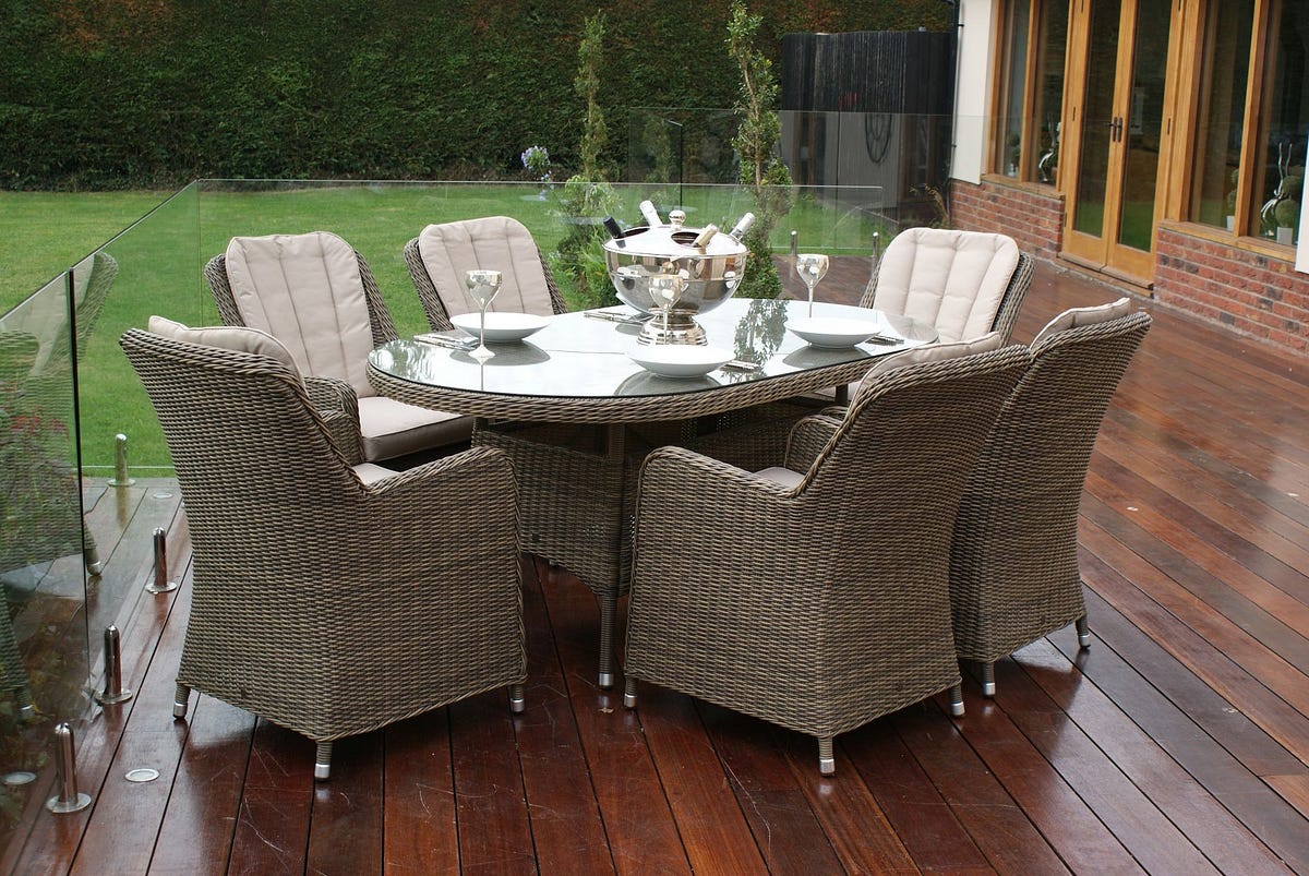 Enjoy A Splendid Dining Experience With Winchester 6 Seat Oval Dining