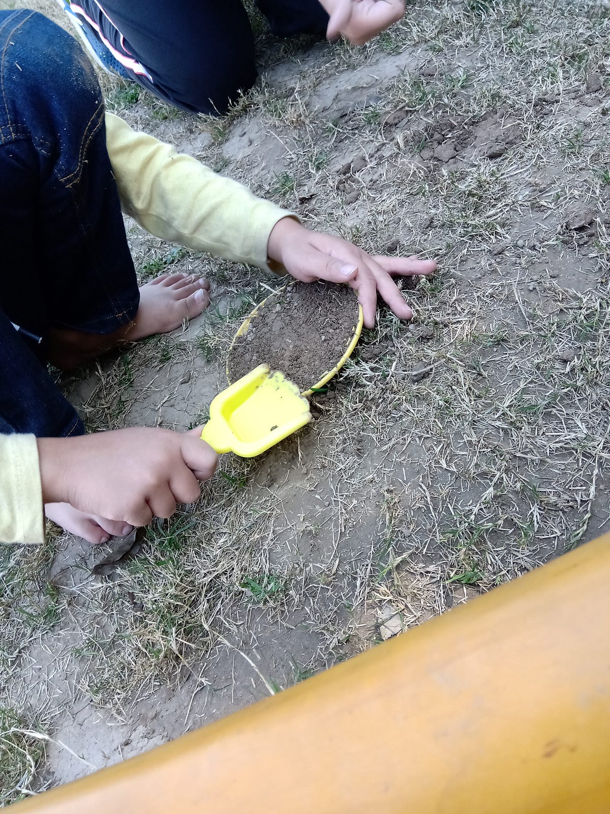 Relaxing with Mud. Mud helping me unwind and relax came as… by Saba