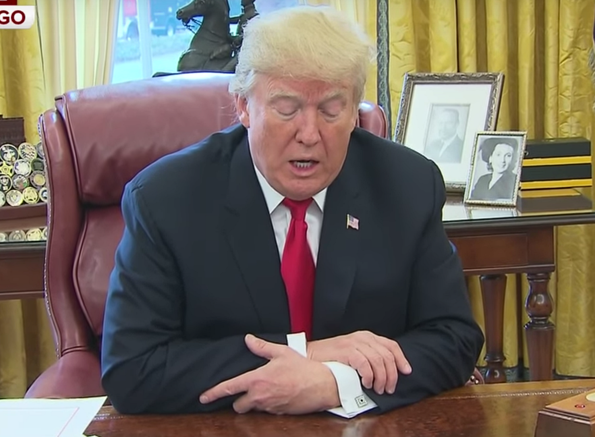 Body Language Analysis №4157 Donald Trump, Signing the Tax Bill, and