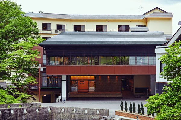 太宰治新婚旅行 就連小津安二郎都曾住過 擁有藏書三萬冊的百年溫泉旅館 長野縣的 蓼科親湯温泉 By 櫞椛文庫