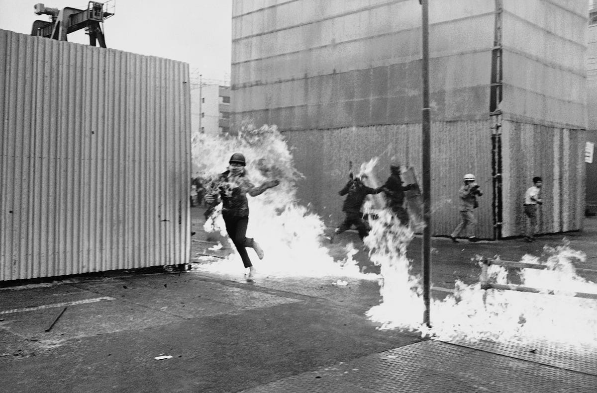 These intense pictures of Japanese anarchists rioting in the 1960s show