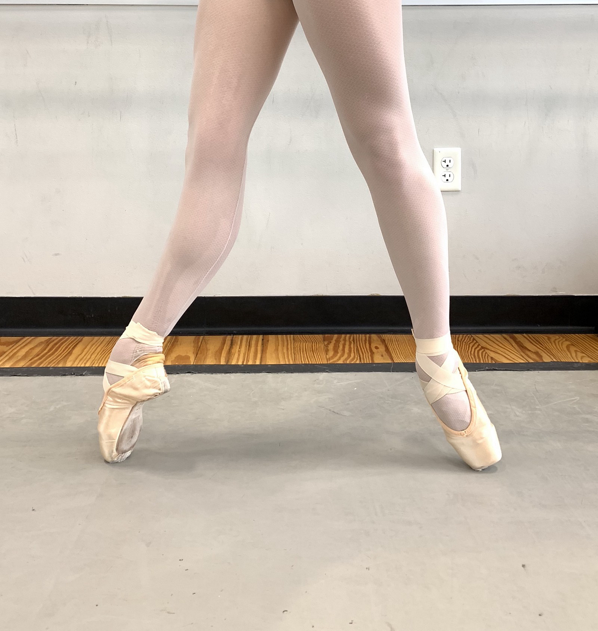 first ballerina to dance on pointe