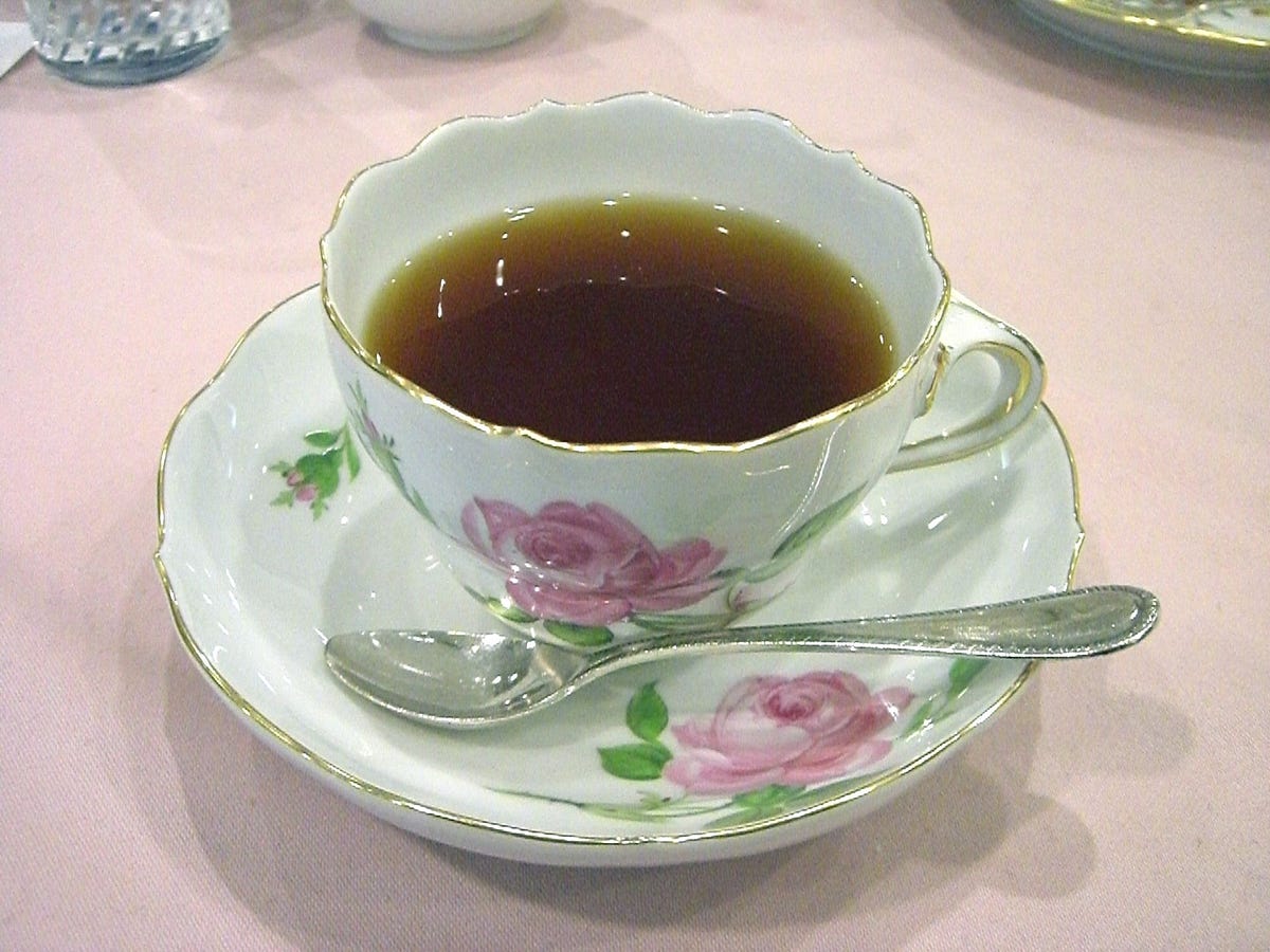 شاي ما بعد الظهيرة. تصبيرة الظهر هي وجبة خفيفة تشبه شاي ما… | by Yasmeen uu  | Medium