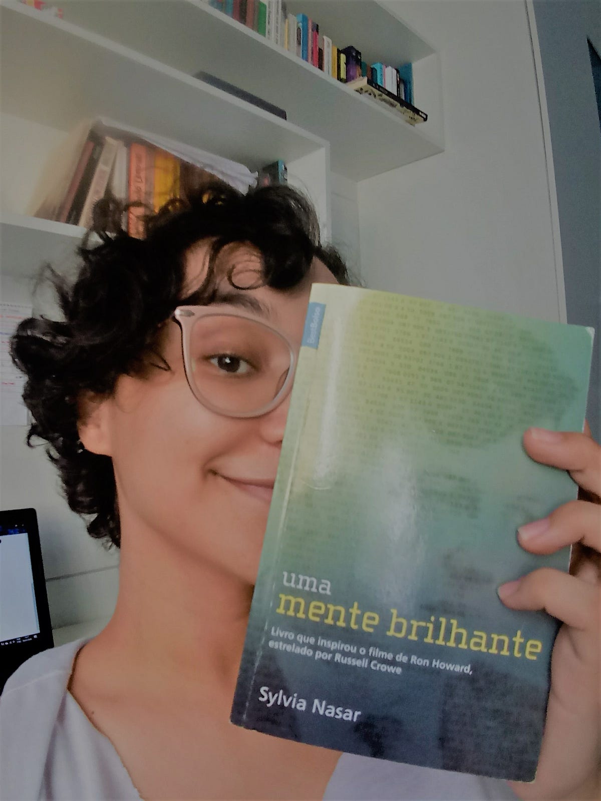 Resenha Uma Mente Brilhante Com Uma Historia Que Nos Faz Questionar By Clarinetices Medium